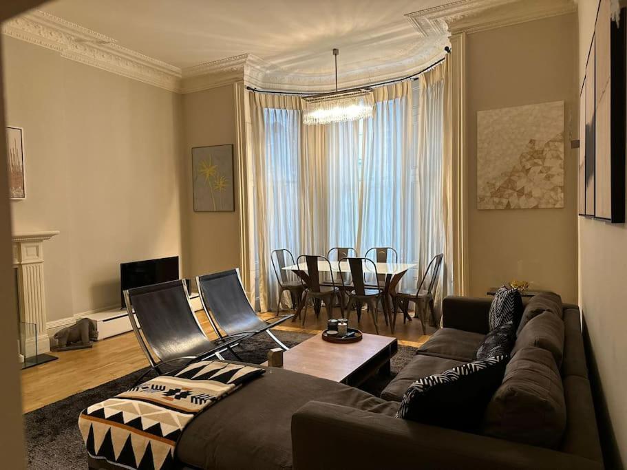 Apartmán Stunning 2 Bed/2Bath Flat In Heart Of Kensington Londýn Exteriér fotografie